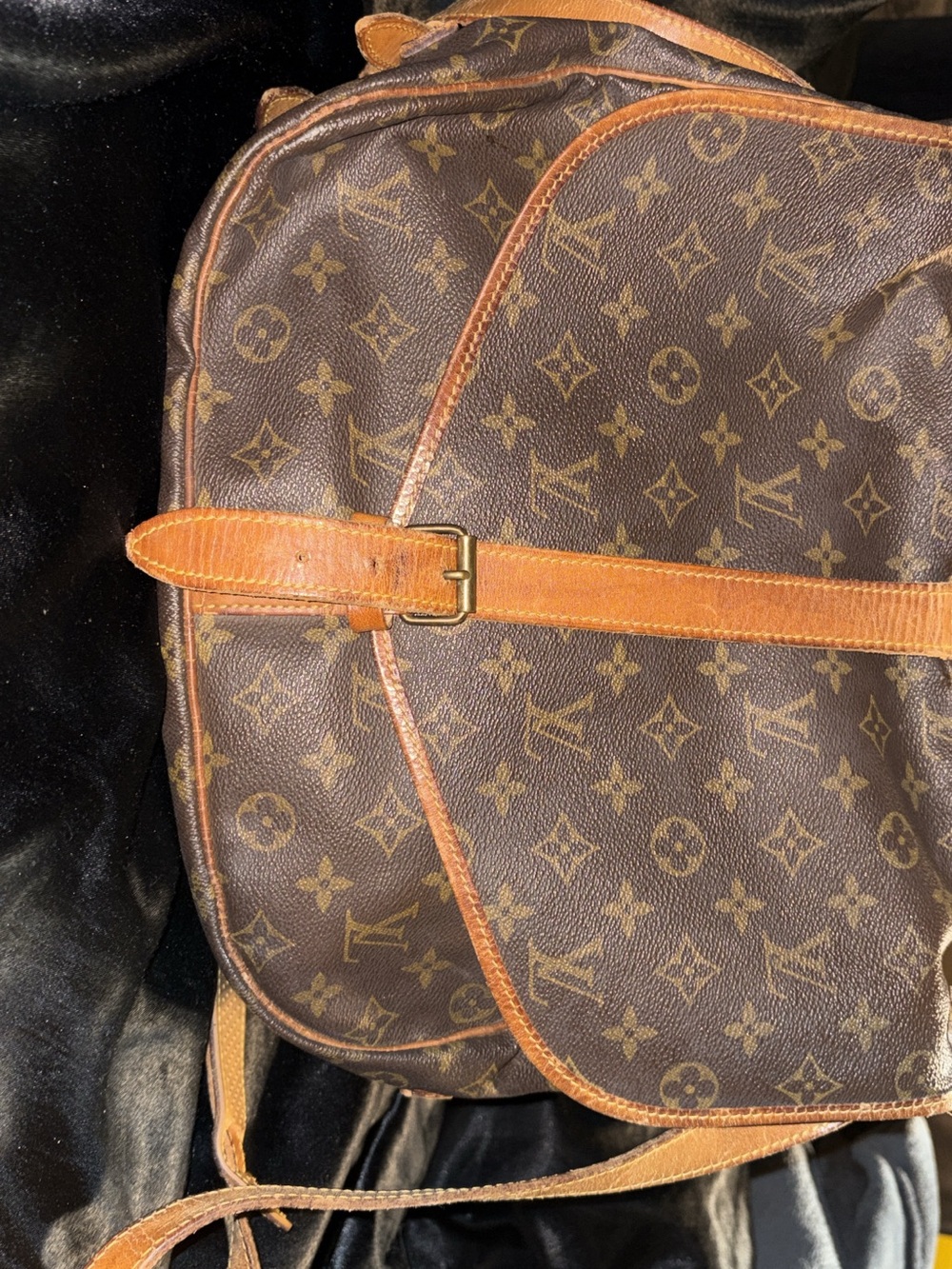 Louis Vuitton Vintage Saumur 30 Monogram Crossbody Bag 1992 Made in France